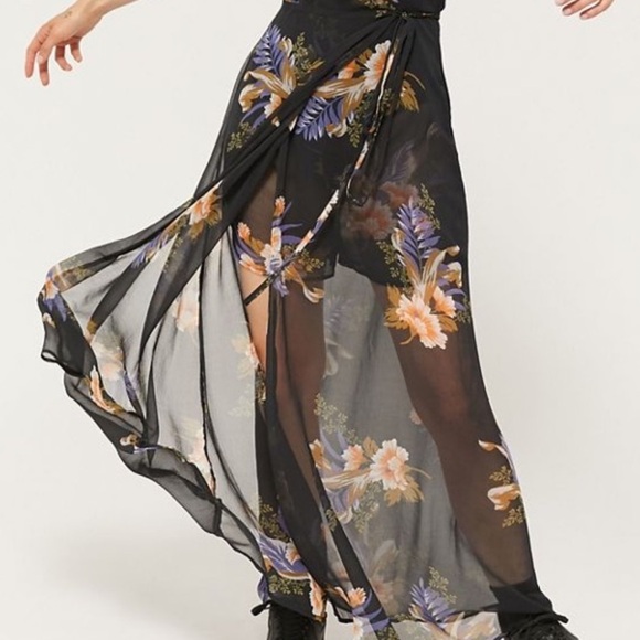 Urban Outfitters Sheer Floral Romper Lohi Maxi🐦‍⬛ - Picture 3 of 7
